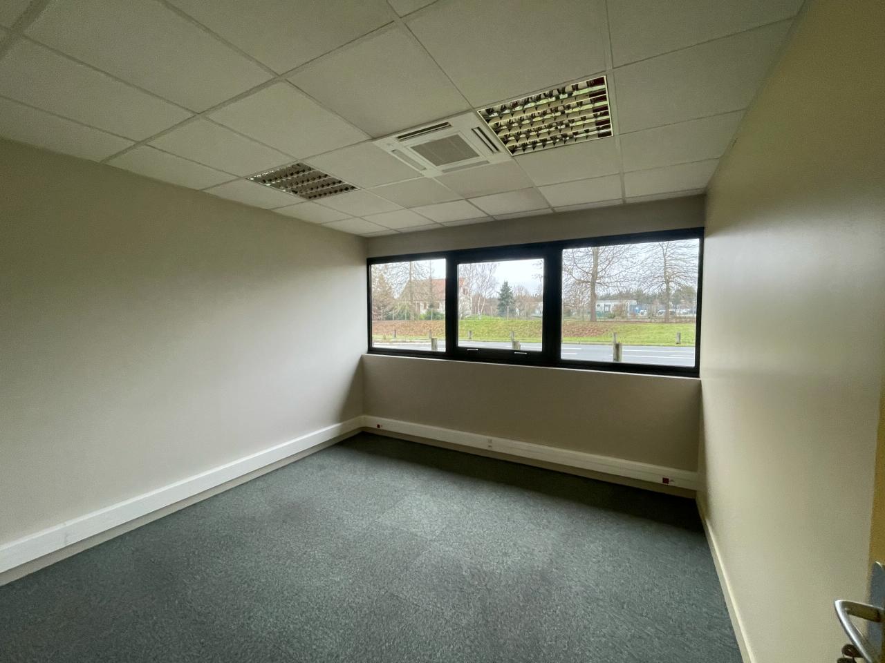 Bureau Saint-Jean-de-Braye 343m² Location bureau Saint-Jean-de-Braye Loiret OLBUR2113226 1